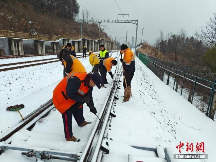 四预警齐发！雨雪何时停？春运如何保障？