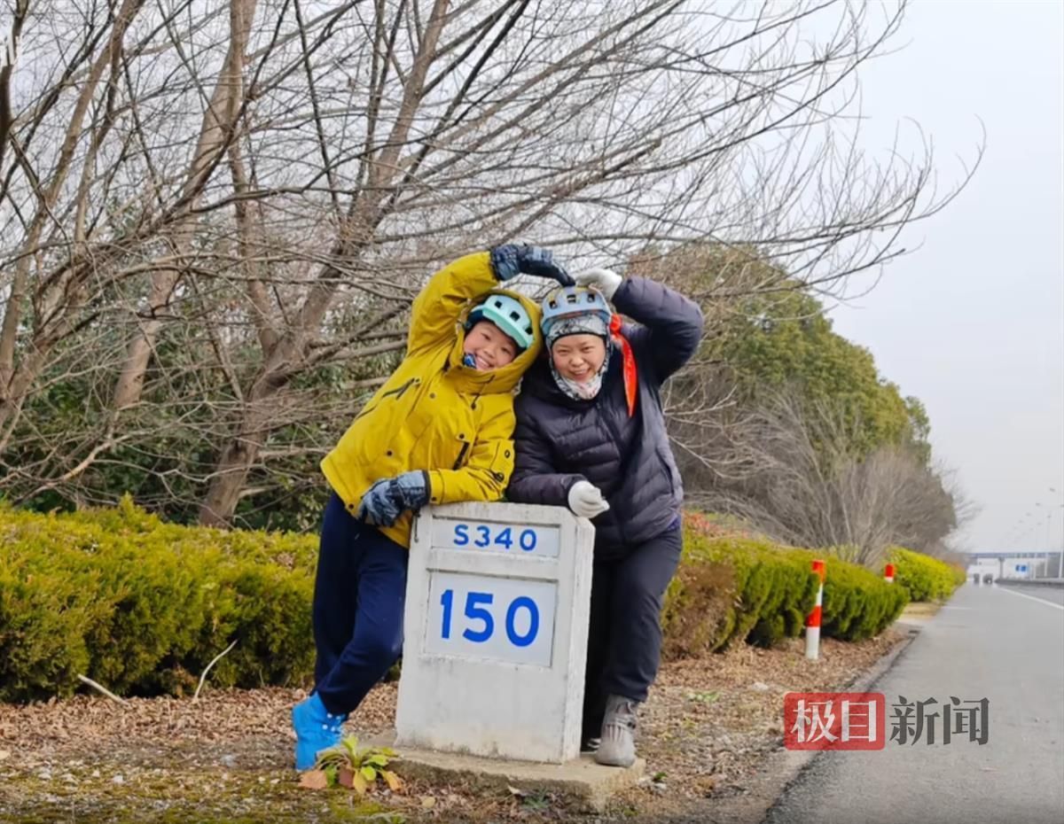 一对母子从上海骑行700公里回湖北过年，气温4摄氏度在路边露营