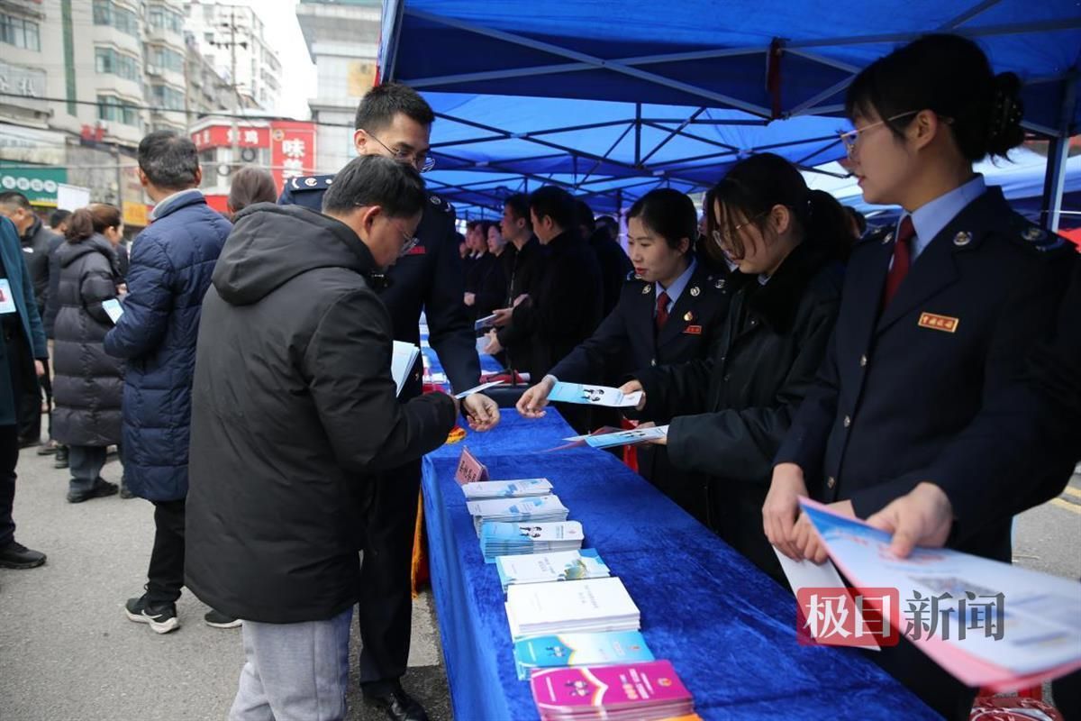 湖北阳新县税务局税宣“出摊”，助燃阳新“营商环境日”