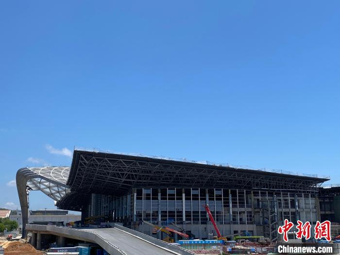 海南自贸港多个重点项目“五一”加紧施工 海南自贸港多个重点项目“五一”加紧施工